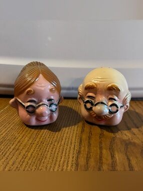 Vintage Plastic Grandpa and Grandma Head Salt & Pepper Shaker Set